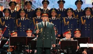Rus Kızılordu İstanbul’da fırtına estirdi! Neşet Ertaş sürprizi tüyleri diken diken etti