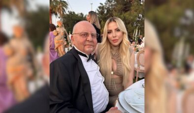 80 Yaşındaki Milyarder ve 38 Yaşındaki Eşi 3. Yıl Dönümünü Kutladı