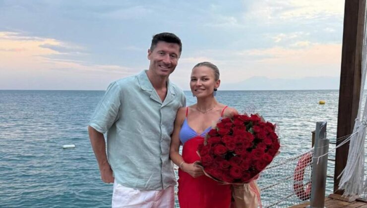 Barcelona forveti Robert Lewandowski ailesiyle Antalya’da!