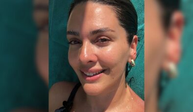 Bergüzar Korel’den Bikinili Tatil Pozları Dikkat Çekti?