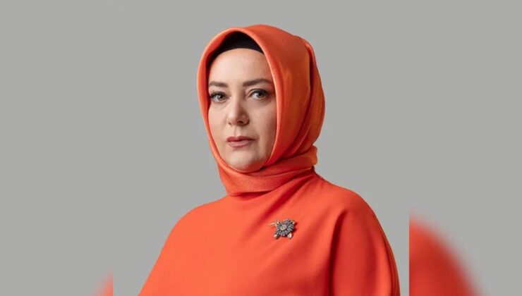 Kızılcık Şerbeti Pembe Gazi Koşusu’nda Leydi Diana Esintileriyle Göz Kamaştırdı