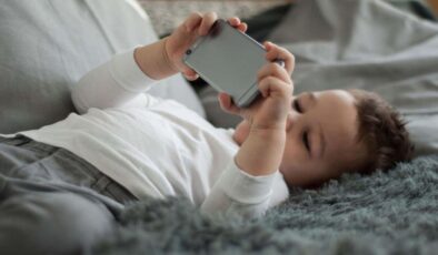 Uzman doktordan ekran bağımlılığı uyarısı: Çocuklarda konuşmayı geciktiriyor!
