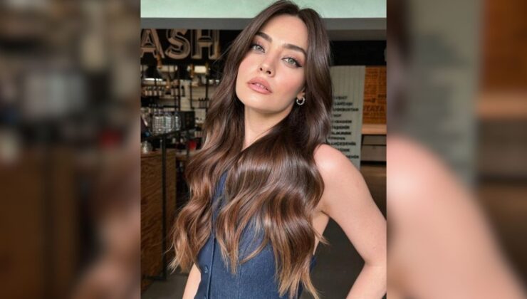 Zeynep Tuğçe Bayat’tan Cesur Bornozlu Poz