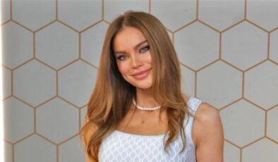 Ebru Şallı ile annesinin benzerliği! Resmen abla kardeş gibiler