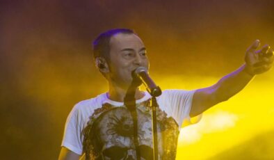 Ünlü şarkıcının öldüğü iddia edildi! Serdar Ortaç’tan asılsız haberlere yanıt