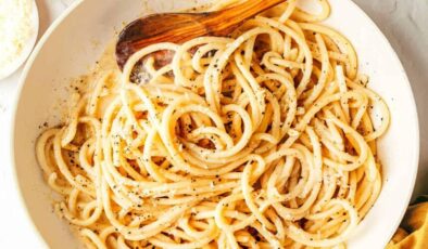 İtalyanları ve İngilizleri karşı karşıya getiren Spaghetti Cacio e Pepe tarifi