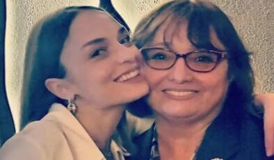 Nilperi Şahinkaya’nın annesi vefat etti: “Sensiz nasıl devam edeceğim bilmiyorum!”