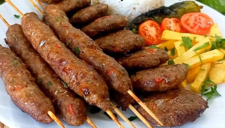 Sofraların yeni gözdesi: Fırında patatesli şiş köfte tarifi