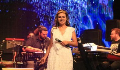 Yıldız Tilbe’den Gazze çıkışı: “Büyük bir vahşet yaşanırken 300 yıl yaşamak istemem”