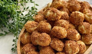 Çay saatlerine lezzet katın: Tahinli simit kurabiye tarifi