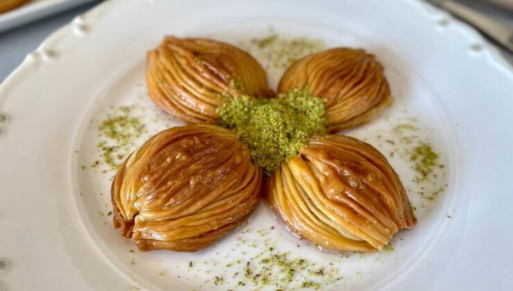 Şerbeti ve bol fıstığıyla mekik tatlısı tarifi: İncecik hamuruyla davet sofralarının yıldızı