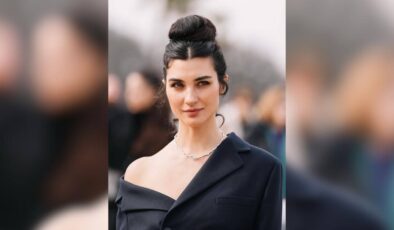 Tuba Büyüküstün Paris Moda Haftası’nda Hangi Kombiniyle Olay Oldu?