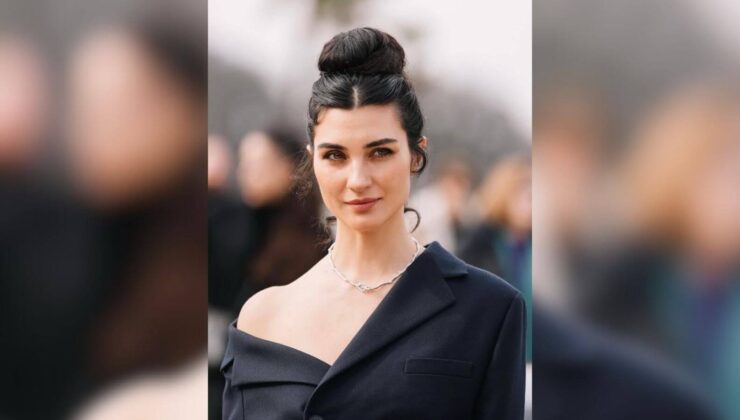 Tuba Büyüküstün Paris Moda Haftası’nda Hangi Kombiniyle Olay Oldu?