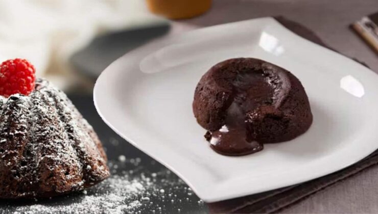 Çikolata tutkunlarına müjde: Dakikalar içinde hazır ‘volkan kek’ tarifi!