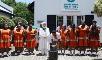 Emine Erdoğan, Güney Afrika’da Yunus Emre Enstitüsüne ziyarette bulundu