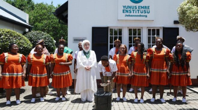 Emine Erdoğan, Güney Afrika’da Yunus Emre Enstitüsüne ziyarette bulundu