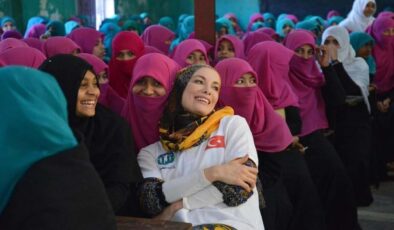 Gamze Özçelik son hareketiyle takdir topladı!