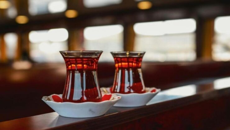 Harvard’lı doktordan çay içenlere çarpıcı uyarı: Bu hatalar bağırsak ve karaciğeri etkiliyor!