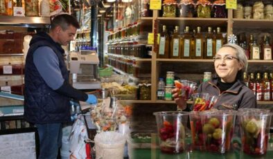 Neşeli Günler filmi gerçek oldu! Eskişehir’de boşanan çift karşılıklı turşu dükkanı açtı!