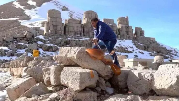 Türkücü Aydın Aydın, yapay zekaya karşı sazını parçaladı! “Emeğimizi bir tıkla çaldın”