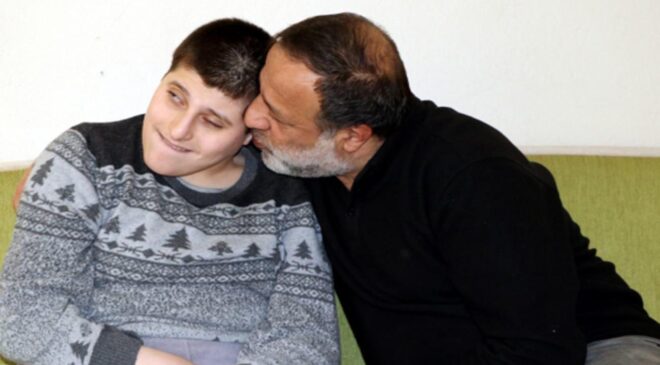 Van’dan yürek burkan çağrı: 8 yıldır engelli oğluna gözü gibi bakan baba yetkililere seslendi