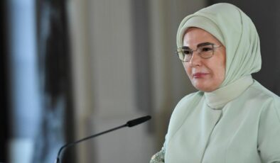 Emine Erdoğan’dan Regaip Gecesi mesajı: Bu mübarek gece, insanlığı iyilikte buluştursun