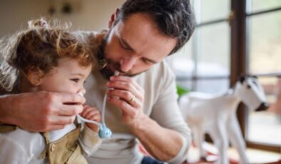 Çocuklarda sık tekrarlayan kulak iltihabına dikkat: Gizli sebebi geniz eti olabilir