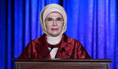 Emine Erdoğan, Palet Türk Müziği İlkokulu’nu ziyaretinde konuştu