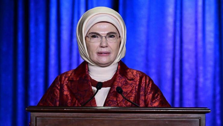 Emine Erdoğan, Palet Türk Müziği İlkokulu’nu ziyaretinde konuştu