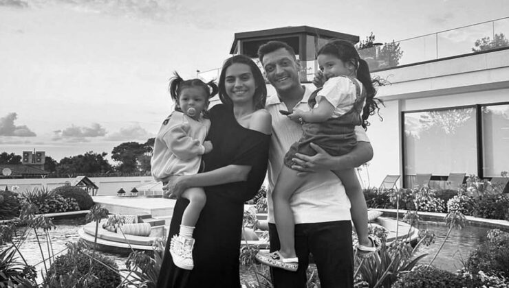 Mesut Özil’den ailesiyle mutluluk pozu!