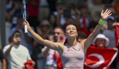 Milli tenisçi Zeynep Sönmez’den tarihi başarı! Avustralya Açık’ta 3. tura yükseldi