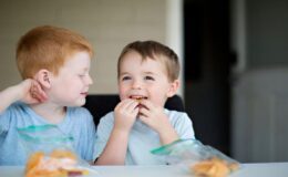 Uzmandan uyarı: Paketli gıdalar çocuklarda ergenliği öne çekiyor