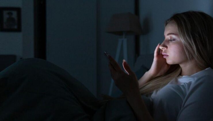 Karanlıktaki sinsi düşman ‘telefon’: 2050’de dünyanın yarısı gözlük takacak!