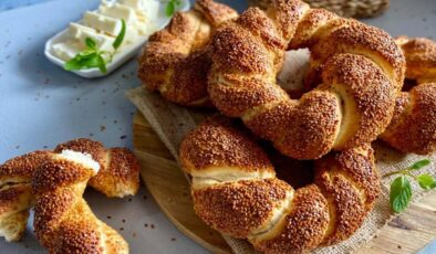 Bir kez deneyen hep yapıyor! Mayası tam tutan, susamı bol: Sütlü simit tarifi