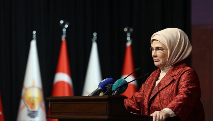 Emine Erdoğan “AK Parti İstanbul Kadın Kolları ile Vefa İftarı” programına katıldı