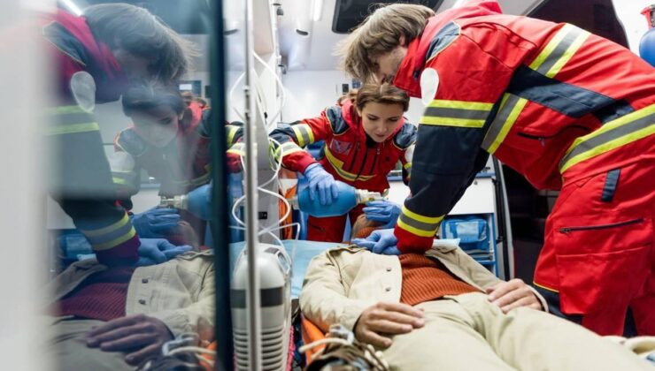 Kalp masajında ilk dakikalar kritik: Uzmanlardan doğru müdahale uyarısı