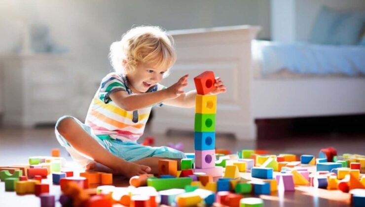 Yeni nesli ebeveynlikte yeni adım: Az oyuncak çok oyun trendi hızla yayılıyor!