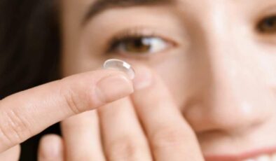 Bir şey olmaz deyip geçmeyin: Lensle uyumak gözü oksijensiz bırakıyor!
