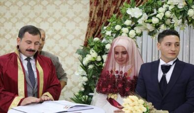 Bu düğün herkese örnek oldu: Takı istemediler yetimleri davet ettiler