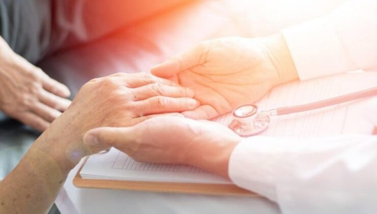 Dünya Parkinson Günü’nde umut ışığı: Ameliyatsız tedaviyle titreme durdurulabiliyor!