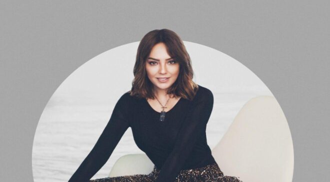 Ebru Gündeş’ten sahne ortasında estetik itirafı! “Gençleşmiş miyim?”