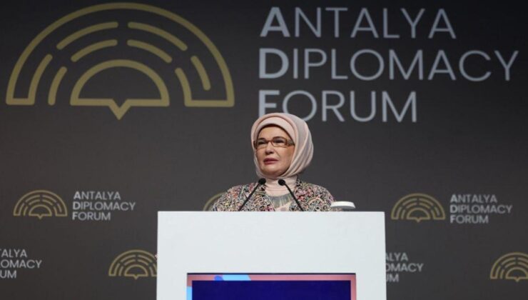 Emine Erdoğan, Antalya Diplomasi Forumu’nda “Filistin İçin Tek Yürek” temalı etkinliğe katıldı