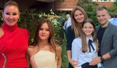 Anne-kız ödül töreninde: Pınar Altuğ’un kızı Su Atacan güzelliğiyle büyüledi!