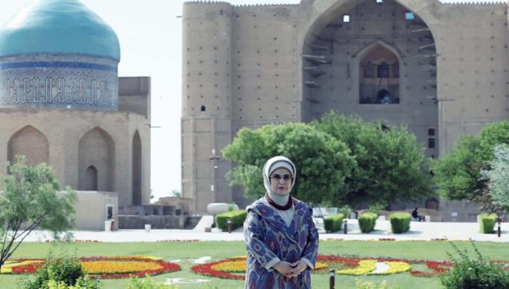 Emine Erdoğan Hoca Ahmet Yesevi Türbesi’ni ziyaret etti!